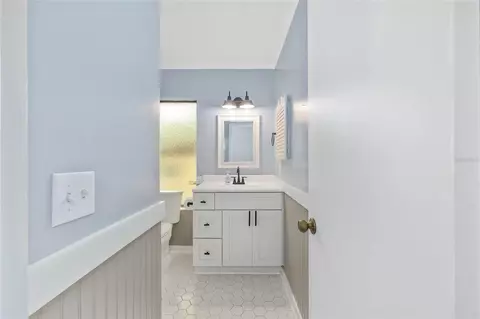 Bath - 10 Silver Dr, Ocala, FL 34472 photo 2 of 3