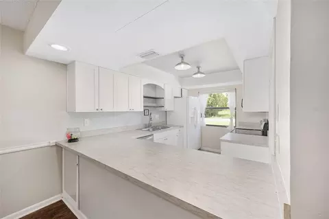 Kitchen - 10 Silver Dr, Ocala, FL 34472 photo 3 of 5