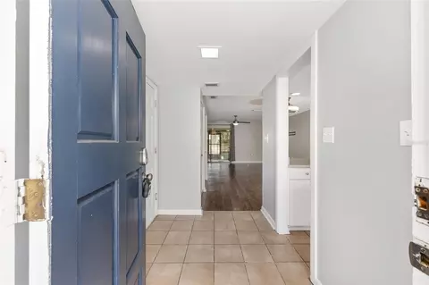 Entry Way - 10 Silver Dr, Ocala, FL 34472 photo 2 of 3