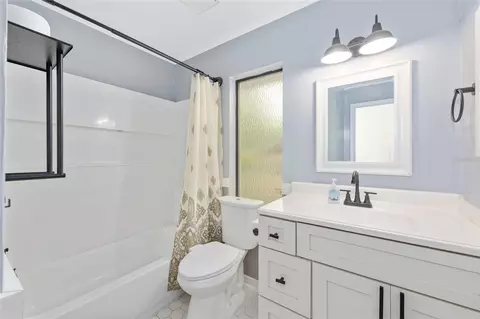 Bath - 10 Silver Dr, Ocala, FL 34472 photo 3 of 3