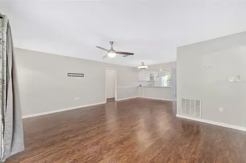 Living - 10 Silver Dr, Ocala, FL 34472 photo 5 of 6
