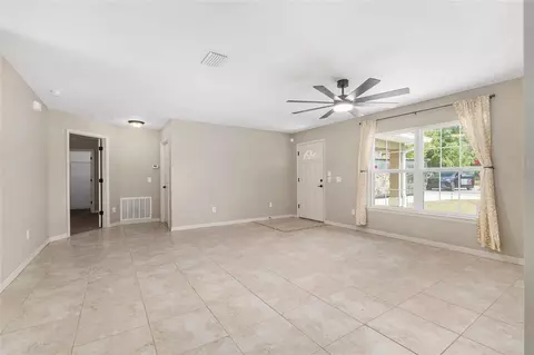 Living - 2 Hemlock Loop Dr, Ocala, FL 34472 photo 2 of 4