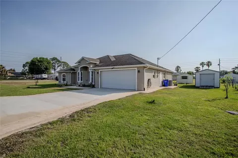 Exterior - 4820 Mackerel Dr, Sebring, FL 33870 photo 6 of 10
