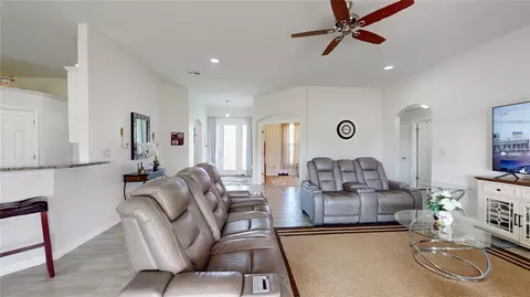 Living - 4820 Mackerel Dr, Sebring, FL 33870 photo 4 of 4