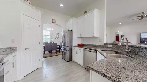 Kitchen - 4820 Mackerel Dr, Sebring, FL 33870 photo 4 of 4