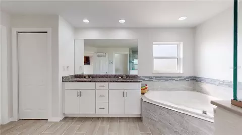 Bath - 4820 Mackerel Dr, Sebring, FL 33870 photo 4 of 5