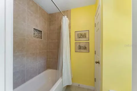 Bath - 3463 Creek Run Ln, Eustis, FL 32736 photo 7 of 7