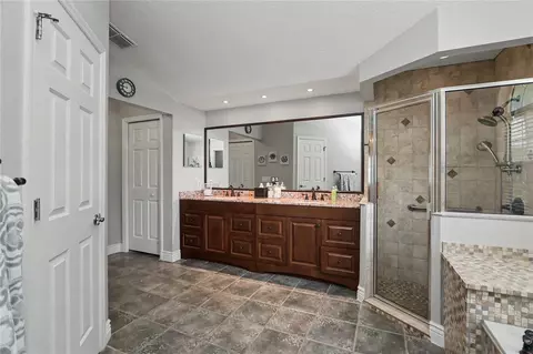 Bath - 5898 SW 89th Pl, Ocala, FL 34476 photo 2 of 3