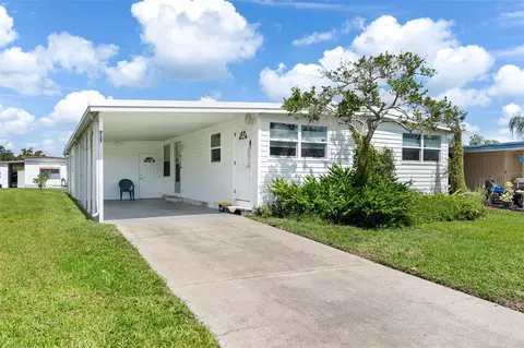 717 W Coach N Four Dr, Leesburg, FL 34748