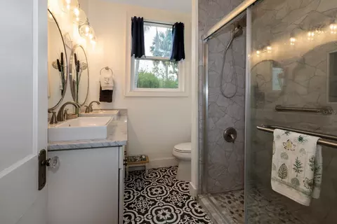 Bath - 430 Osceola Ave, Eustis, FL 32726 photo 2 of 2
