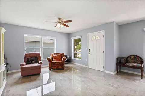 Living - 329 Lake Daisy Loop, Winter Haven, FL 33884 photo 2 of 3