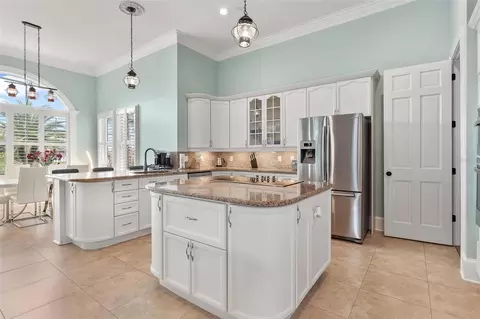 Kitchen - 1641 Edgewater Dr, Mount Dora, FL 32757 photo 4 of 7