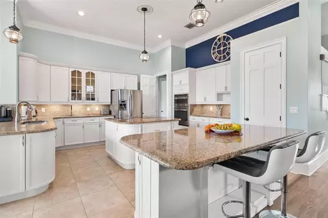Kitchen - 1641 Edgewater Dr, Mount Dora, FL 32757 photo 2 of 7
