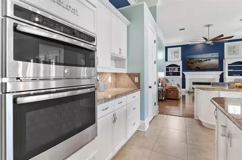 Kitchen - 1641 Edgewater Dr, Mount Dora, FL 32757 photo 6 of 7