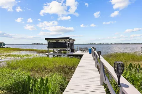 33000 Lakeshore Dr, Tavares, FL 32778
