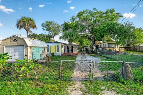 138 Indian Creek Rd, Oak Hill, FL 32759