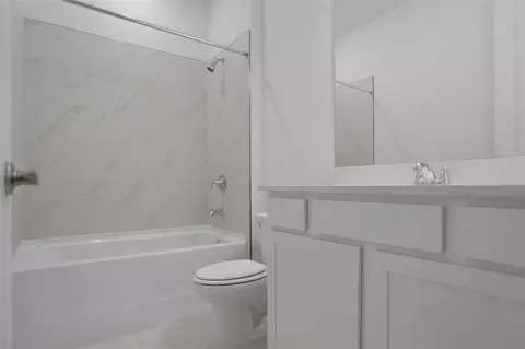 Bath - 7418 Sea Manatee St, Parrish, FL 34219 photo 5 of 5