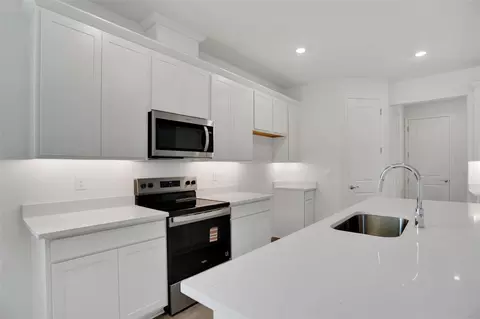 Kitchen - 7418 Sea Manatee St, Parrish, FL 34219 photo 2 of 3