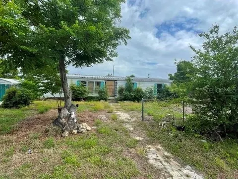 12024 Lakeview Dr, Leesburg, FL 34788