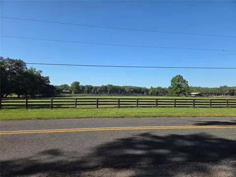 Exterior - 9845 NW 160th St, Reddick, FL 32686 photo 6 of 9