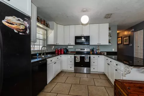 Kitchen - 20024 State Road 44, Eustis, FL 32736 photo 2 of 2