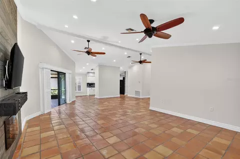 Living - 39 Forest Ln, Eustis, FL 32726 photo 6 of 8