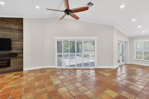 Living - 39 Forest Ln, Eustis, FL 32726 photo 7 of 8