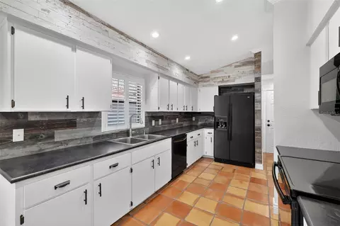 Kitchen - 39 Forest Ln, Eustis, FL 32726 photo 1 of 4