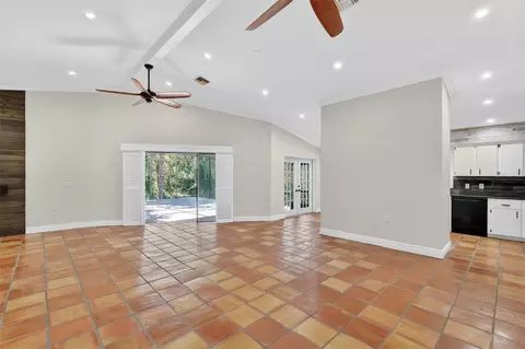 Living - 39 Forest Ln, Eustis, FL 32726 photo 2 of 8