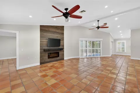 Living - 39 Forest Ln, Eustis, FL 32726 photo 5 of 8