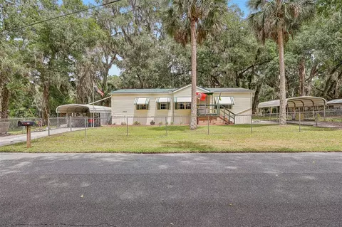 2903 Cr 426e, Lake Panasoffkee, FL 33538