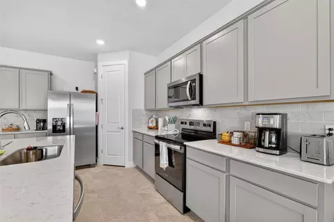 Kitchen - 6036 Forest Perch Dr, Saint Cloud, FL 34771 photo 2 of 3