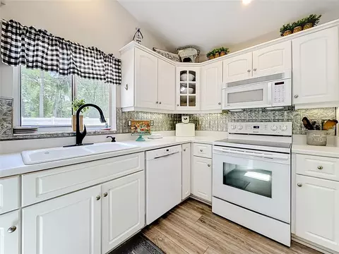 Kitchen - 3025 SE 41st St, Ocala, FL 34480 photo 4 of 5
