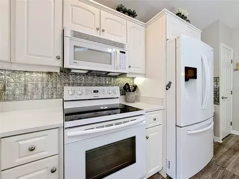 Kitchen - 3025 SE 41st St, Ocala, FL 34480 photo 5 of 5