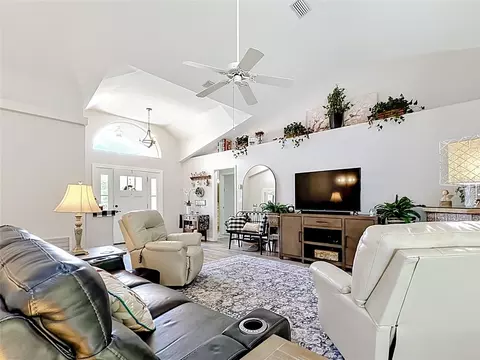Living - 3025 SE 41st St, Ocala, FL 34480 photo 4 of 4