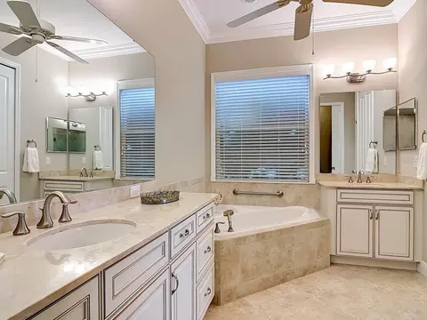 Bath - 8461 Bridgeport Bay Cir, Mount Dora, FL 32757 photo 1 of 7