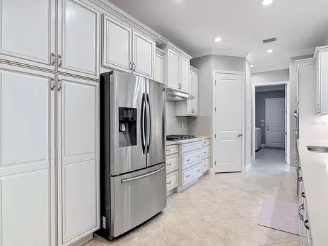 Kitchen - 8461 Bridgeport Bay Cir, Mount Dora, FL 32757 photo 4 of 4