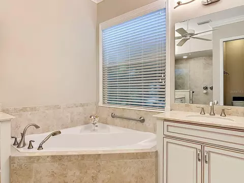 Bath - 8461 Bridgeport Bay Cir, Mount Dora, FL 32757 photo 4 of 7