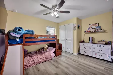 Bedroom - 40610 E Fourth Ave, Umatilla, FL 32784 photo 2 of 4
