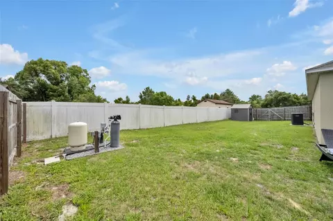 Exterior - 40610 E Fourth Ave, Umatilla, FL 32784 photo 8 of 9