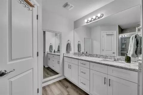 Bath - 40610 E Fourth Ave, Umatilla, FL 32784 photo 2 of 2