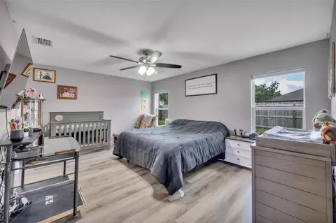Bedroom - 40610 E Fourth Ave, Umatilla, FL 32784 photo 3 of 4