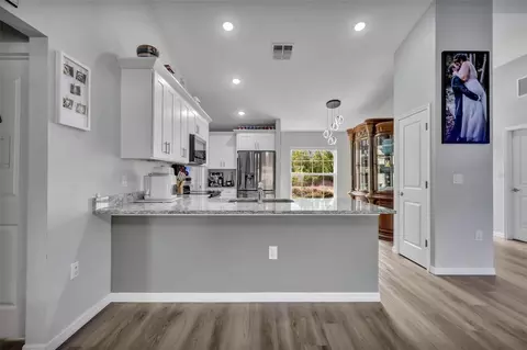 Kitchen - 40610 E Fourth Ave, Umatilla, FL 32784 photo 1 of 4
