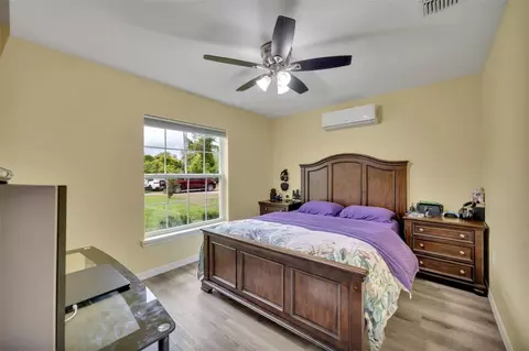 Bedroom - 40610 E Fourth Ave, Umatilla, FL 32784 photo 1 of 4