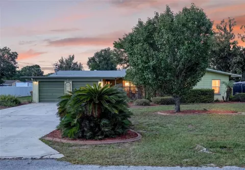 5216 Sydney Rd, Fruitland Park, FL 34731