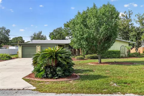 5216 Sydney Rd, Fruitland Park, FL 34731