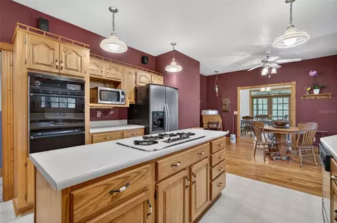 Kitchen - 20621 Shady Oak Ln, Eustis, FL 32736 photo 7 of 7