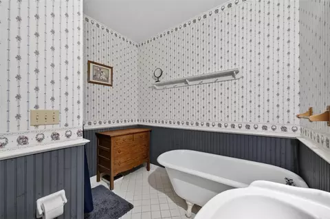Bath - 20621 Shady Oak Ln, Eustis, FL 32736 photo 2 of 5