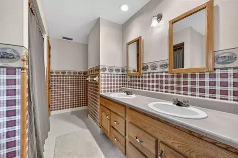 Bath - 20621 Shady Oak Ln, Eustis, FL 32736 photo 4 of 5