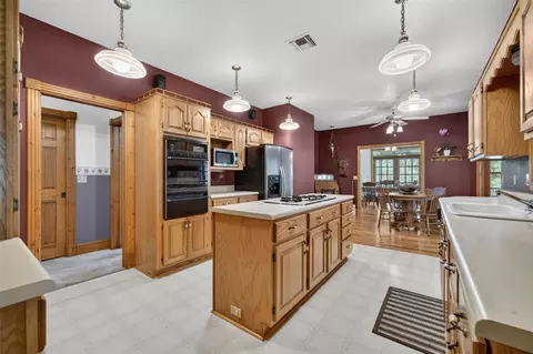 Kitchen - 20621 Shady Oak Ln, Eustis, FL 32736 photo 5 of 7